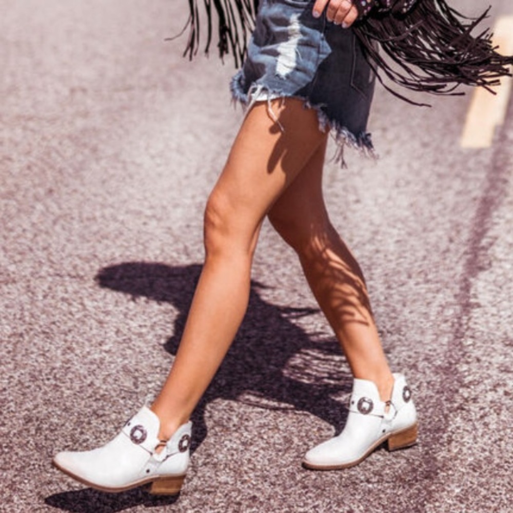 Chinese Laundry Austin Bootie White Cowboy
